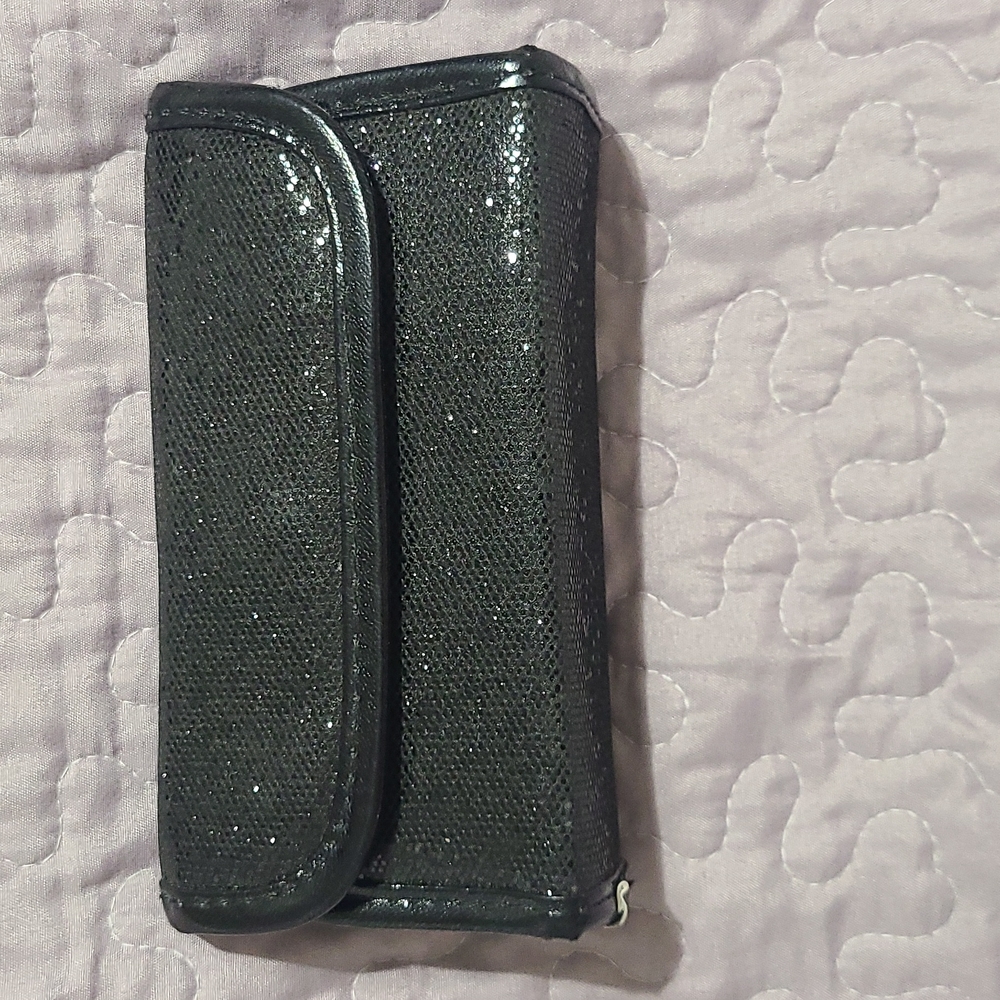 Cosmetic clutch nail set